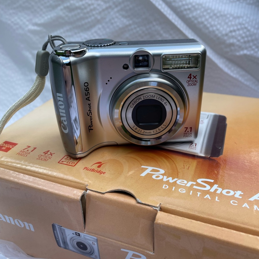 Canon PowerShot A560 Digital Camera